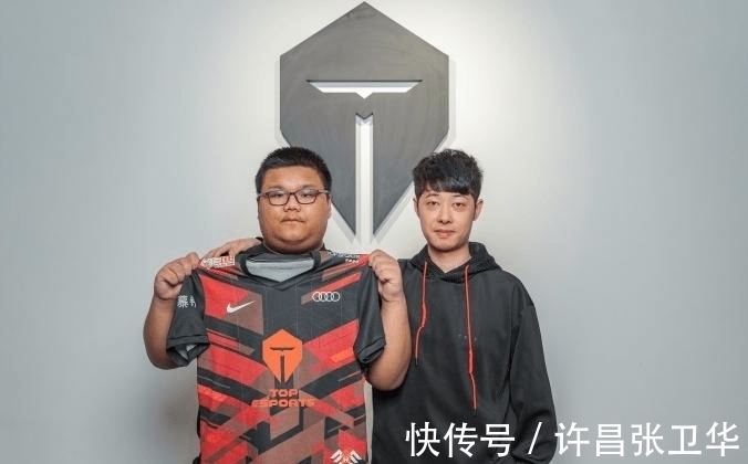 球员在中前 球员在中前