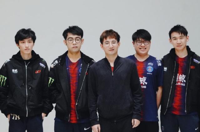 都咬得很紧 都咬得很紧